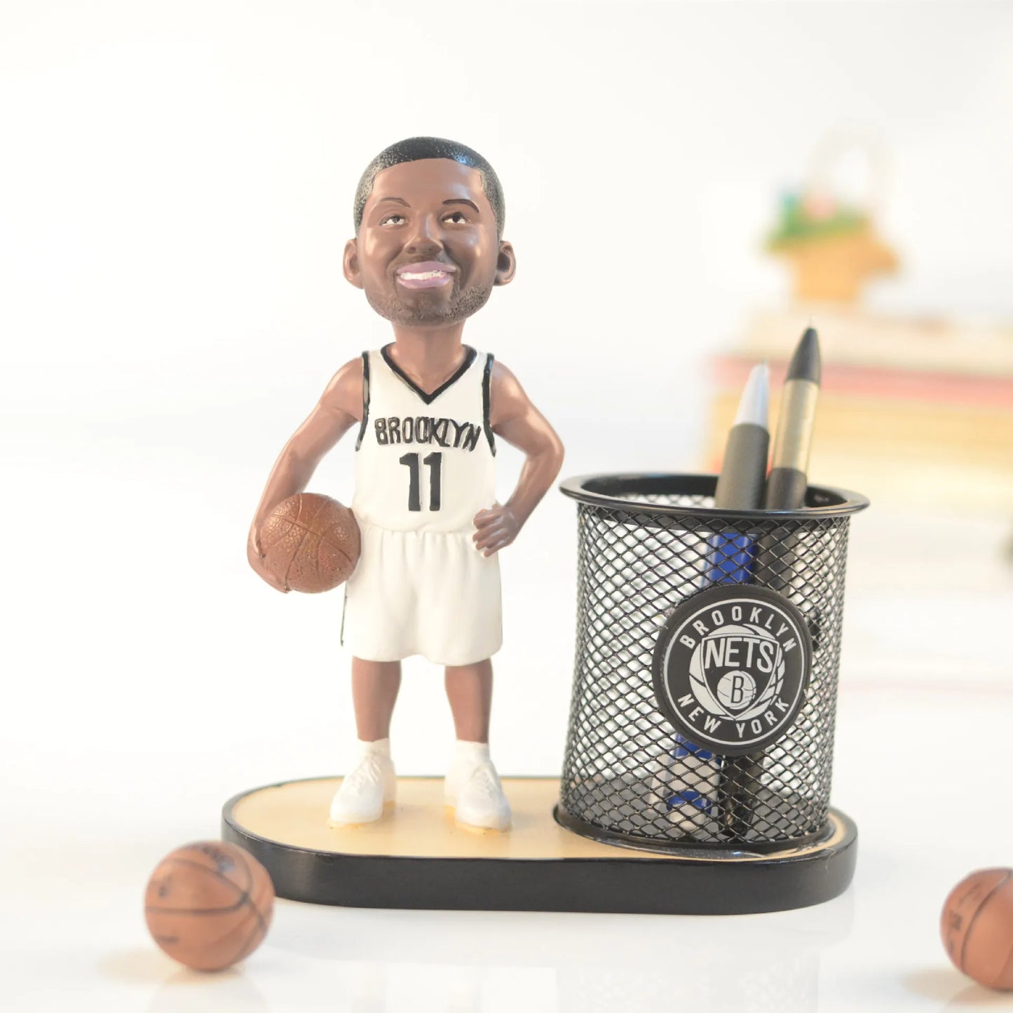 NBA Star Resin Craft Decoration James Scobie Handheld Star Pen Holder Owen Harden Basketball Character